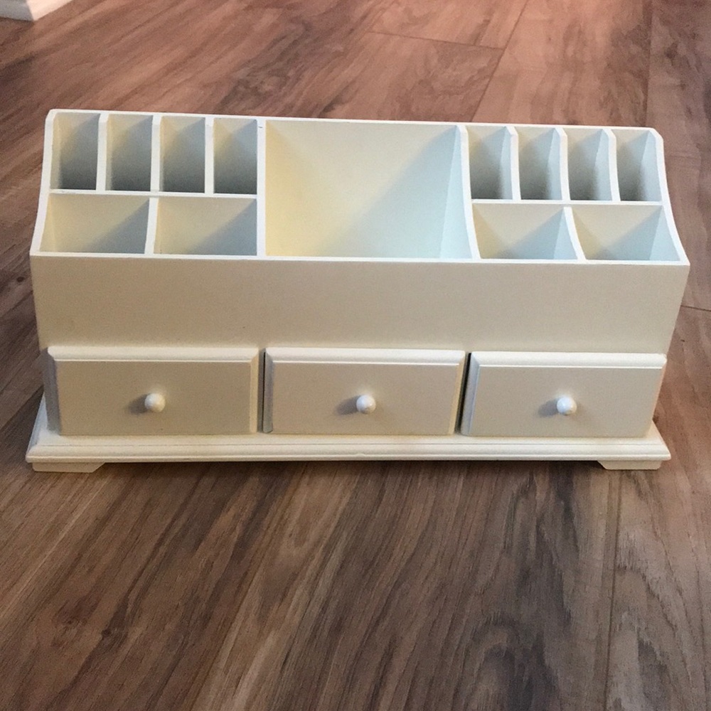 ✨White wooden cosmetic/bathroom organizer✨